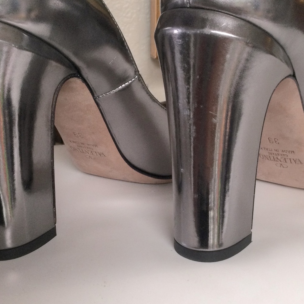 Valentino Metallic Silver Leather Block Heel Pumps - Picture 11 of 16